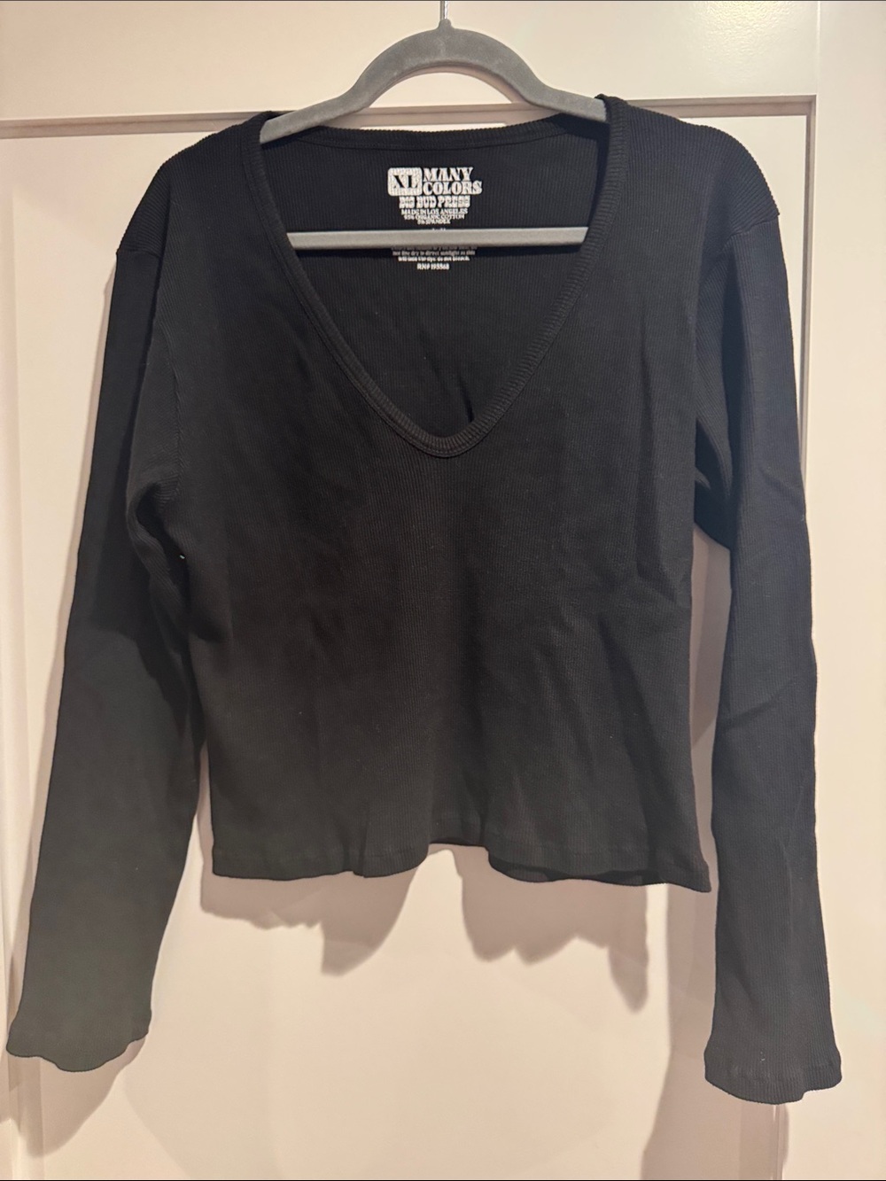 Big Bud Press: Black Ribbed V-Neck Long Sleeve Top